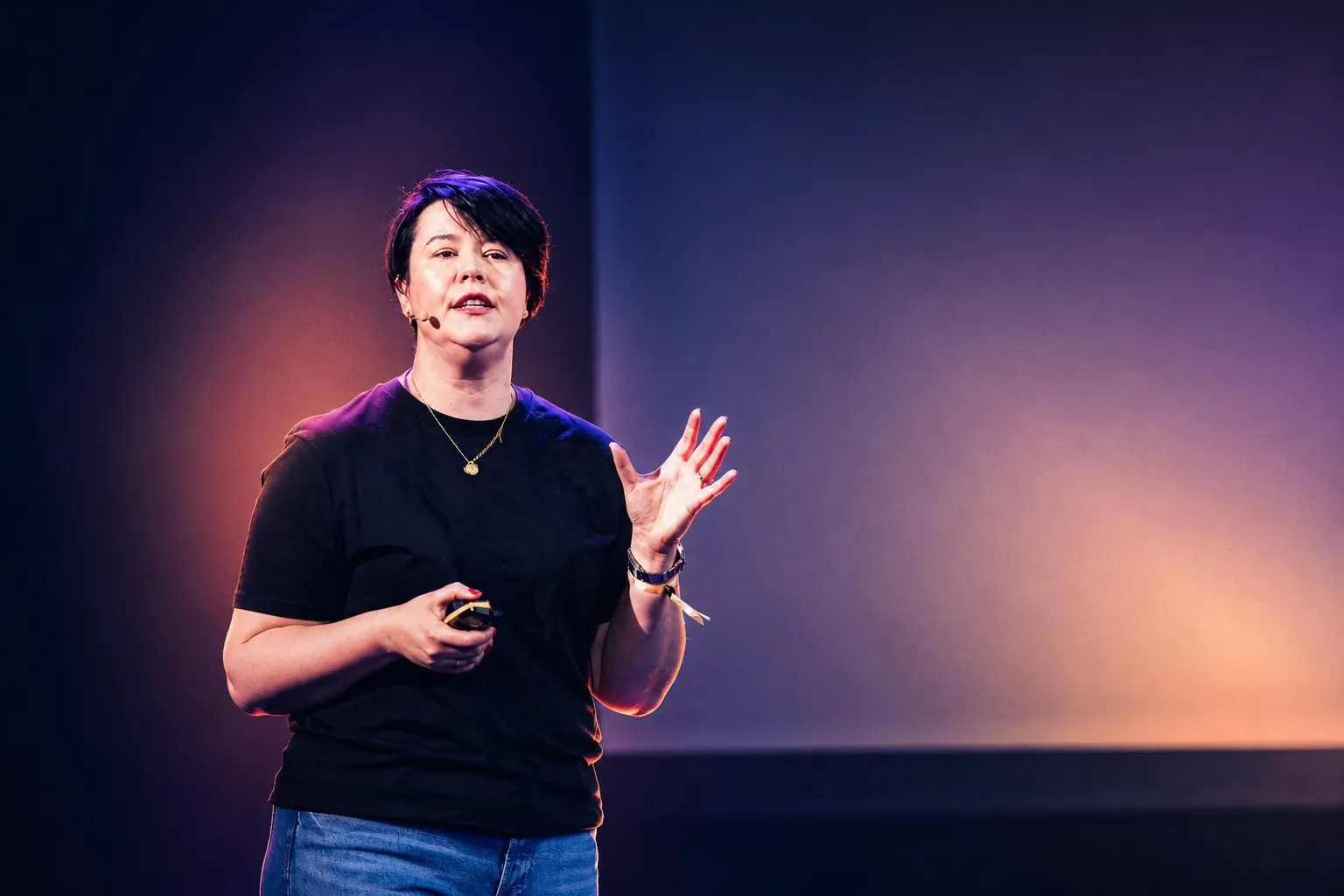 Claudia Armstead at HOLOLIFE Summit 2025 Europe