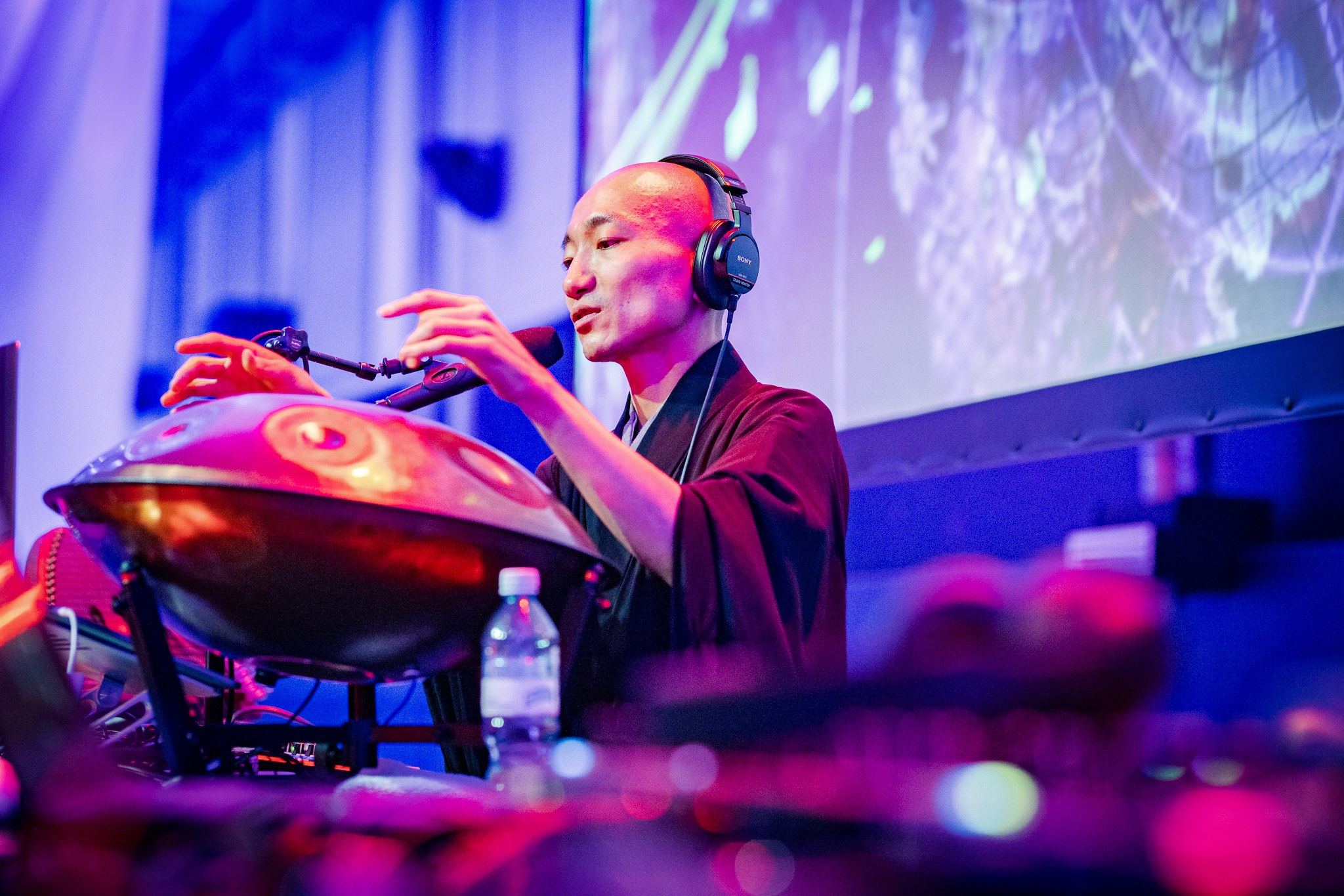 A handpan performance on stage at Biohacker Summit 2022 in Helsinki
